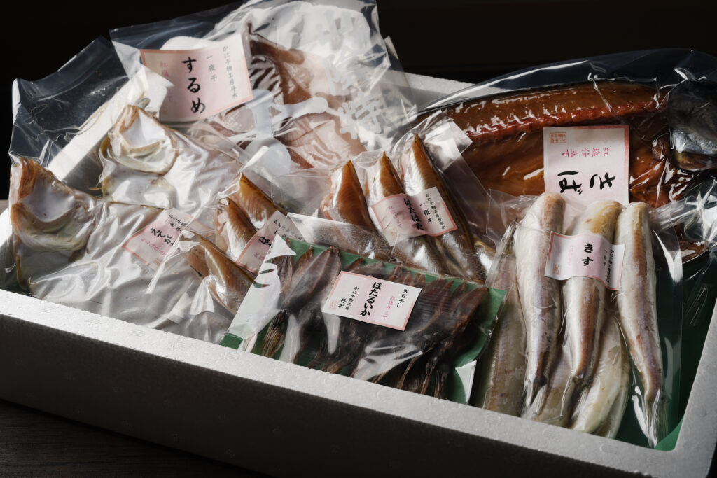 丹後沖合で獲れた新鮮な魚貝をひもの工房でこだわり製法でつくられ干物