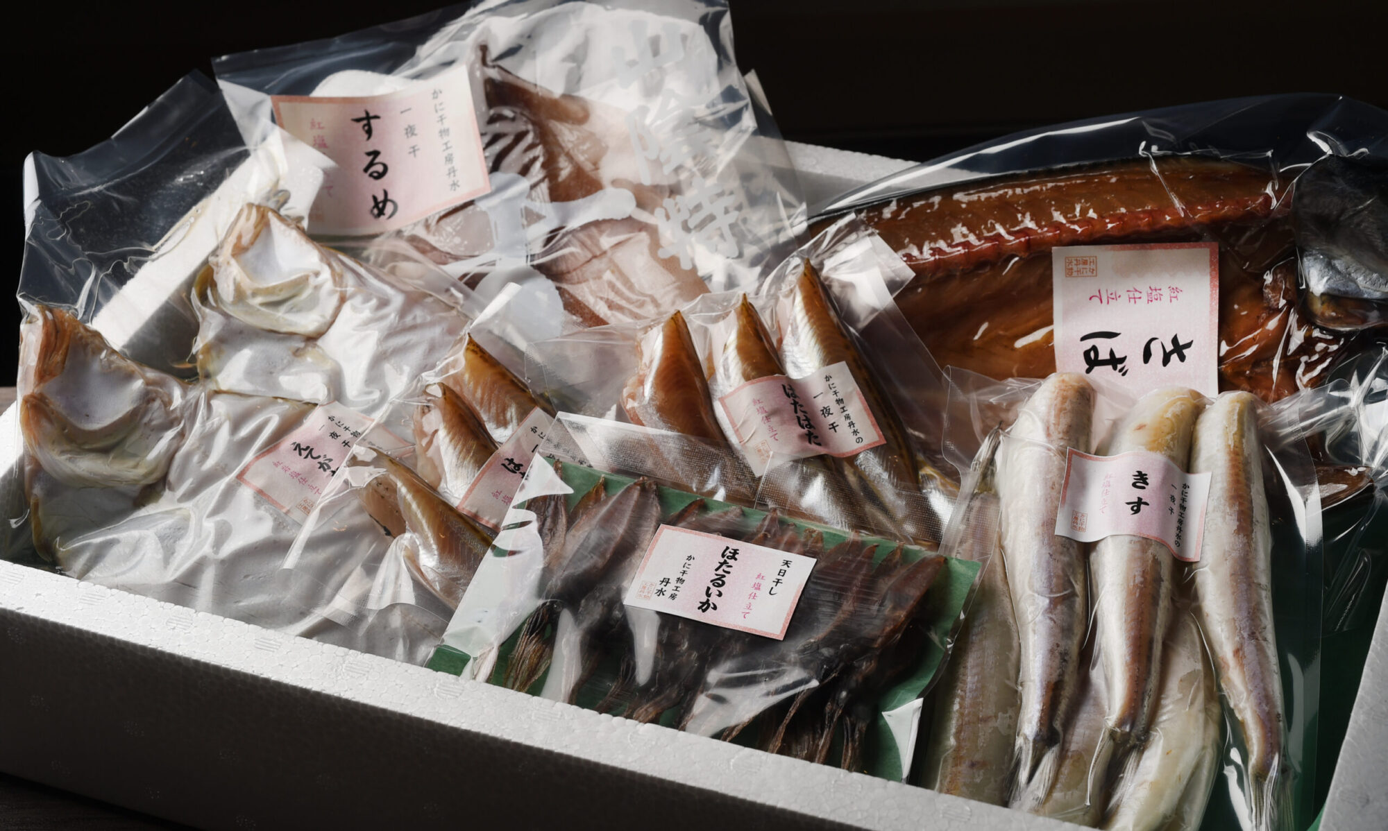 丹後沖合で獲れた新鮮な魚貝をひもの工房でこだわり製法でつくられ干物